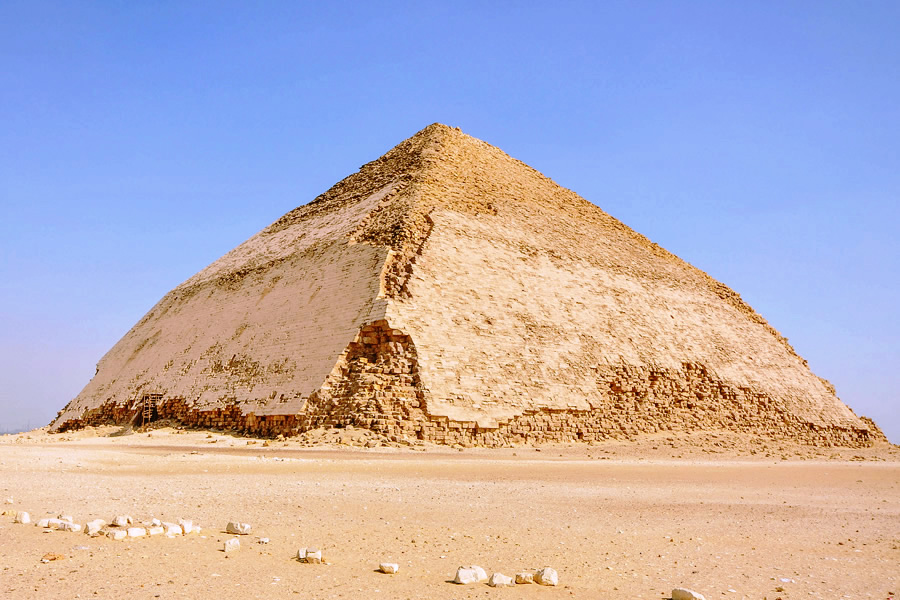 スネフェル王の屈折ピラミッド（ダハシュール）